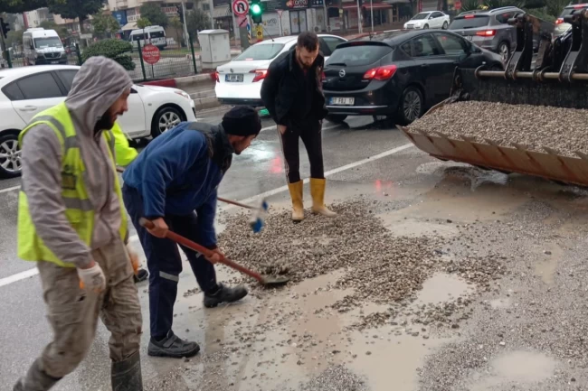 Antalya'da yağış sonrası znında müdahale