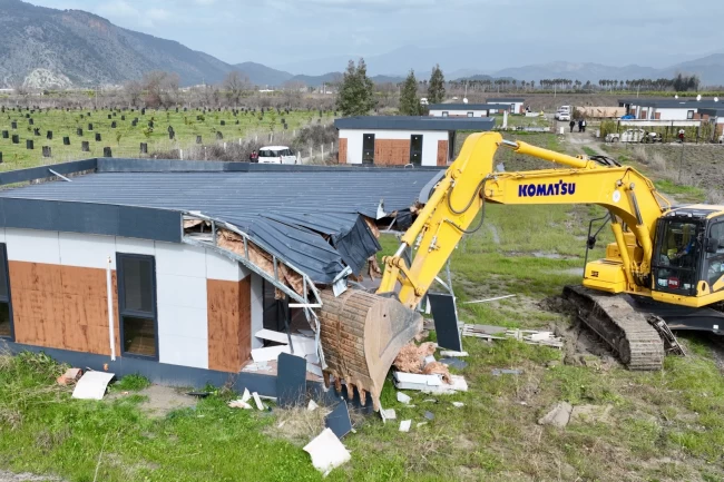 Muğla'da Ortaca Belediyesi kaçak yapılara müdahale etti