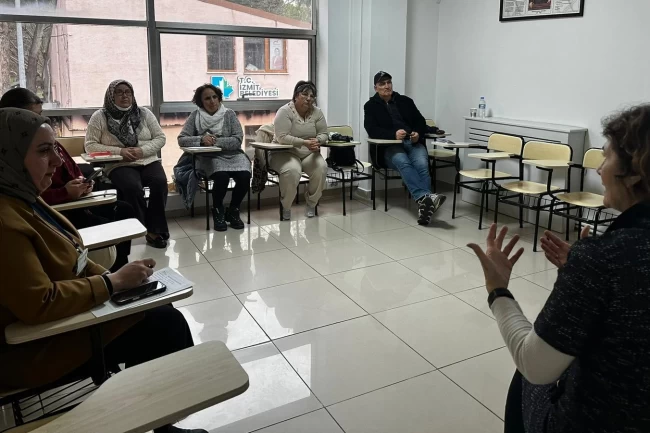 Engelsiz Ebeveyn Akademisi'nde gelecek planlaması konuşuldu