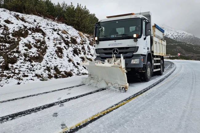 İzmir'in 6 ilçesinde karla mücadele
