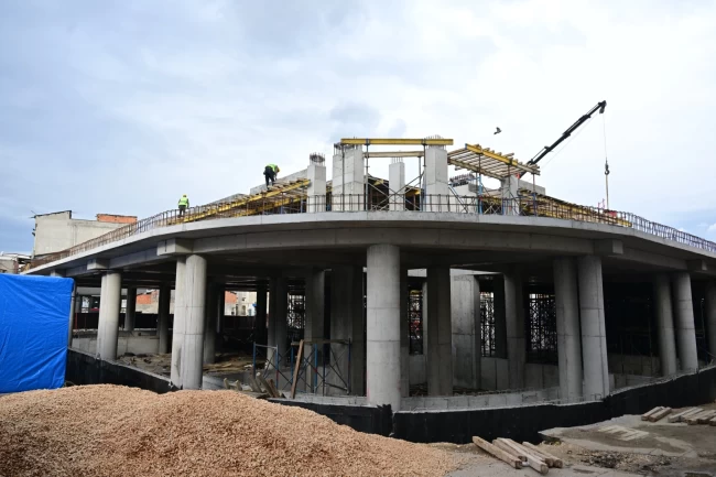 Bursa Yavuzselim Kapalı Pazar Alanı'nda çalışmalar sürüyor