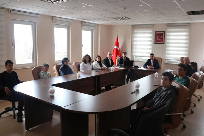 Erzurum'da Çocuk Hakları Komitesi üyelerine dijital okuryazarlık ve akran zorbalığı ile mücadele eğitimi
