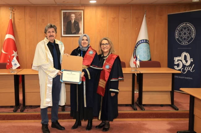 BUÜ'de profesörlük belgeleri törenle takdim edildi