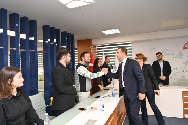 Balıkesir'de Başkan Akın gençlerle bir araya geldi