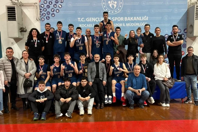 Çayırova'nın genç dev adamları Kocaeli ikincisi oldu