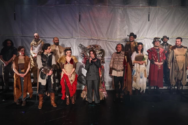 Maltepe Belediye Tiyatrosu 17. yılını "Hamlet" ile kutladı