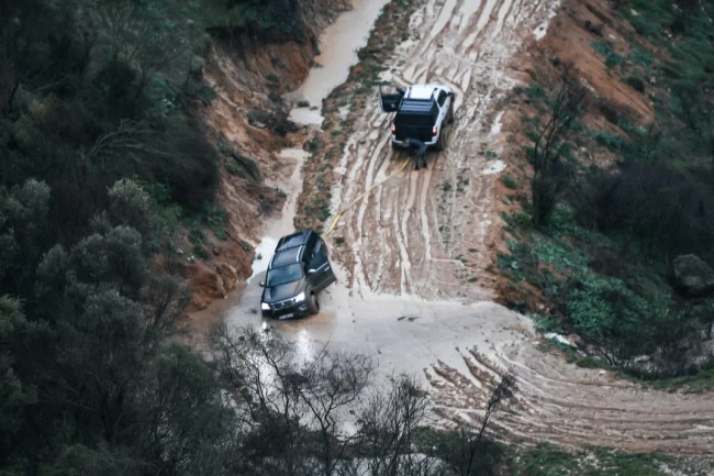 İzmir Yamanlar'da sağanak sonrası kurtarma operasyonu