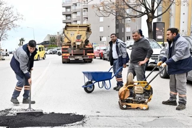 Antalya Muratpaşa'da yollar onarılıyor