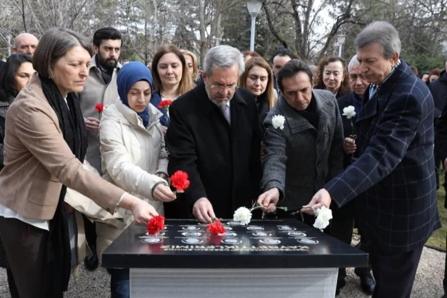 Ankara Üniversitesi depremde kaybedilen öğrencilerini andı