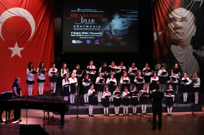 Antalya'da çocuk korosundan deprem anması