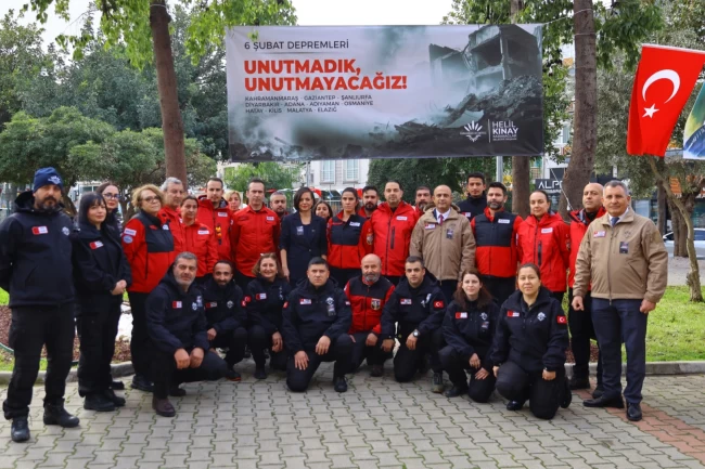 İzmir Karabağlar'da Mahalle Afet Gönüllüleri sertifikaları törenle verildi