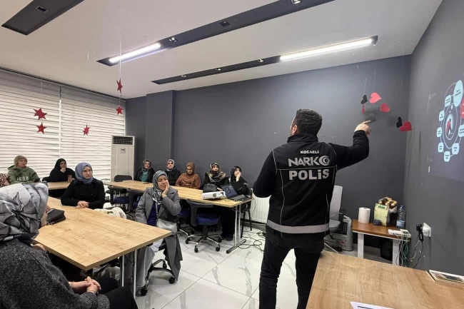 Kocaeli Anne Şehir'de "En İyi Narkotik Polisi Anne" eğitimi