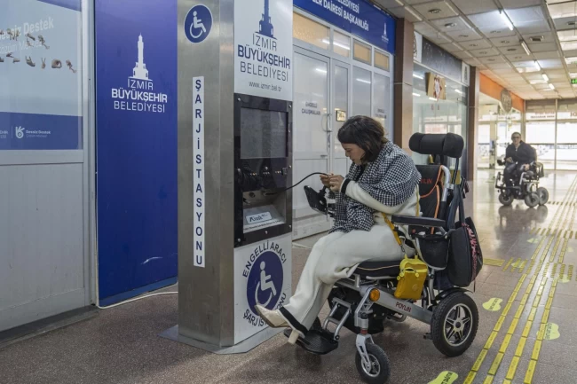 İzmir Büyükşehir'den engelli yurttaşlara 'can simidi' hizmet