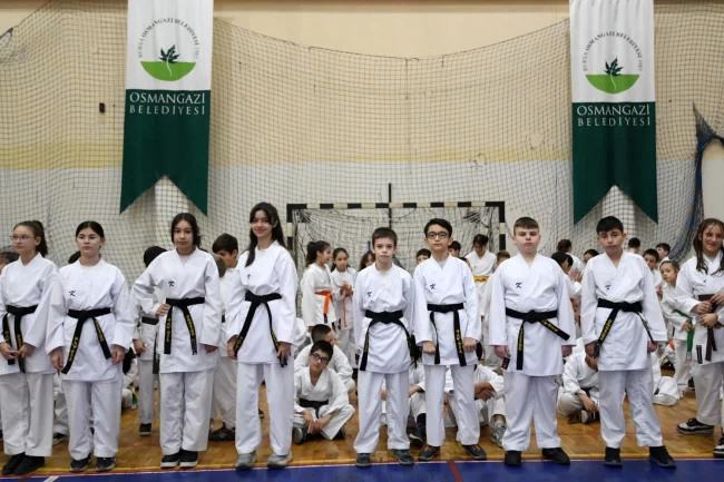 Bursa Osmangazi'de 300 karateci kuşak sevinci yaşadı
