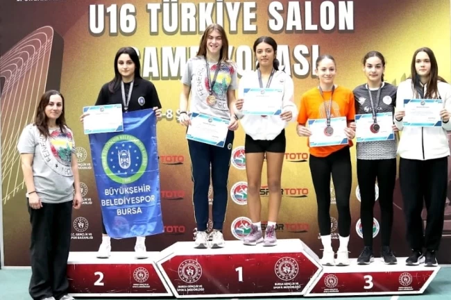 Bursalı atletler Türkiye Şampiyonası'nı 5 madalyayla tamamladı