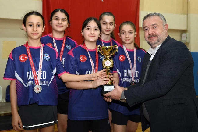 Badmintonun yıldızları Osmangazi'de parladı