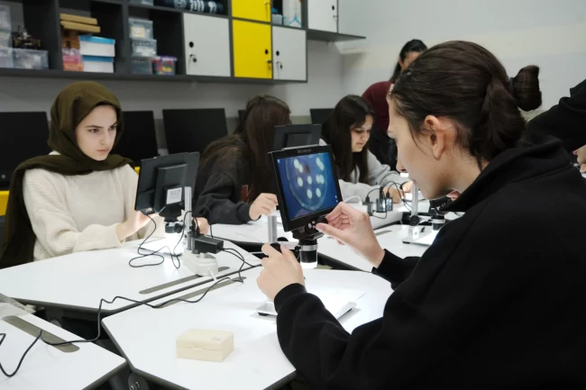 Bursa'da kızlarla bilimsel ve teknolojik buluşma