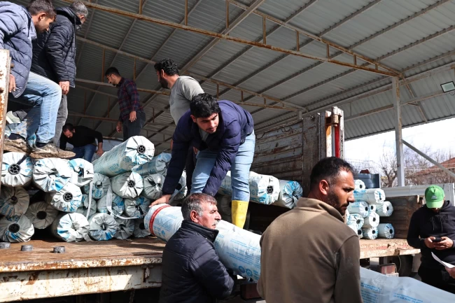 Antalya Büyükşehir'den üreticiye sera naylonu desteği