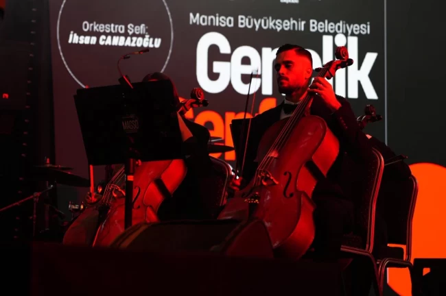 Gençlik Senfoni Orkestrası Manisa'da ilk konserini verdi