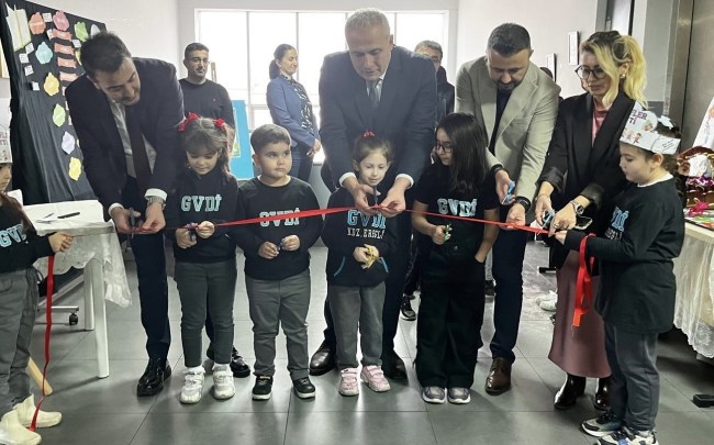 Köklerden geleceğe ilk izler: İlk defterim sergisi gururlandırdı