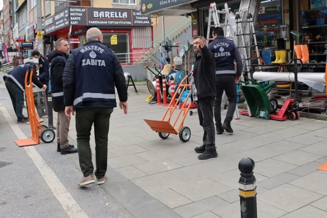 İstanbul Maltepe Belediyesi'nden kaldırım işgallerine müdahale