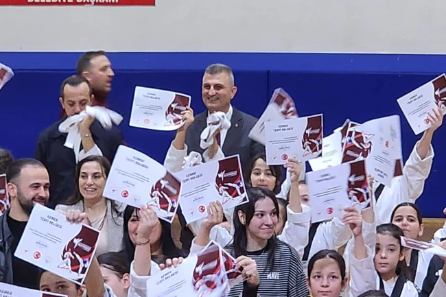 Gölcük'te 70 Taekwondocu kuşak atladı