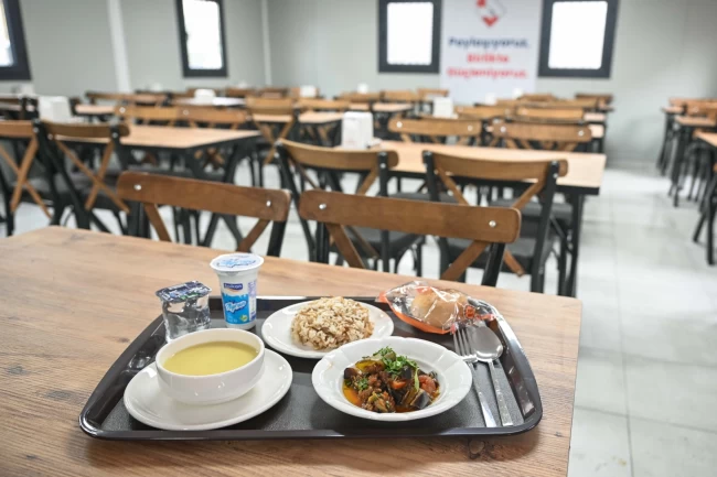 Bornova'da Kent Lokantası'nda dayanışma sofrası büyüyor