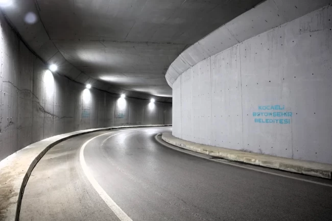 Kocaeli'de Şehir Hastanesi alt geçidi ışıl ışıl oldu