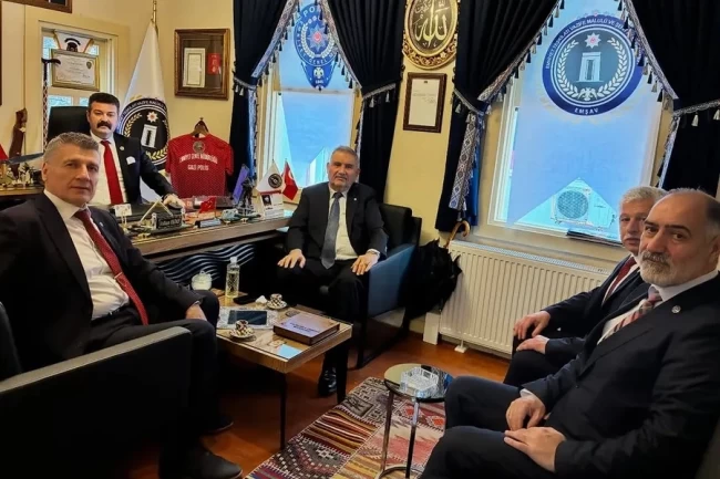 EMSAV'a emekli polis başkanlarından anlamlı ziyaret