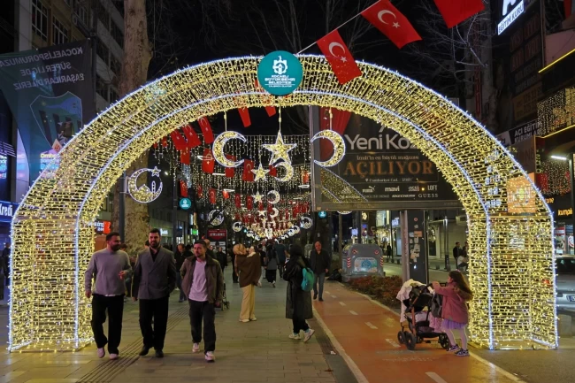 İzmit, Ramazan'ı ışıl ışıl karşılıyor