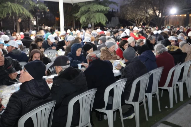 İzmit sofrasını bu kez Yahya Kaptan'la paylaştı
