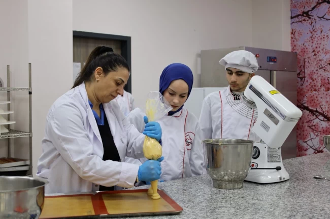 Kocaeli Büyükşehir'in "Beyaz Kalpleri" umut saçıyor