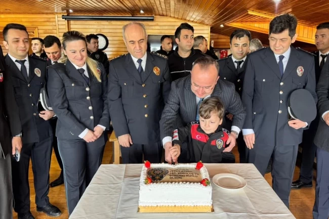 Hopa Kaymakamı Arslantürk polisleri kabul etti