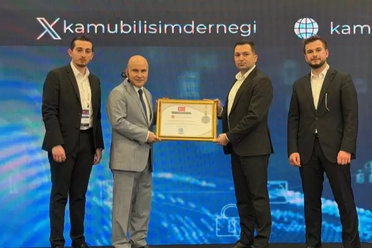 Kamu Bilişimden İletişime başarı belgesi