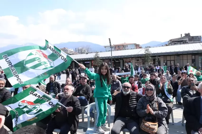 Bursa Osmangazi Meydanında Bursaspor coşkusu