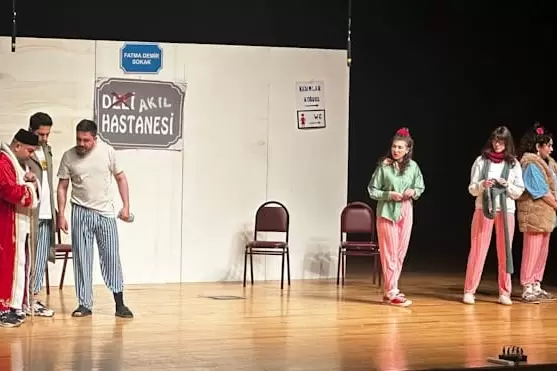 "Keçileri Kaçırıyorum" oyunu Kütahya'da sahnelendi