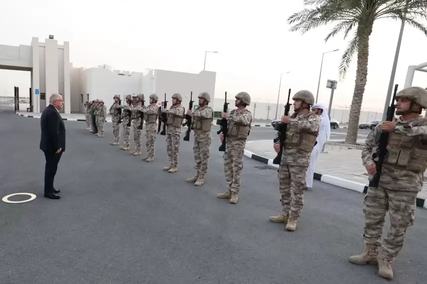 Bakan Güler Katar'da