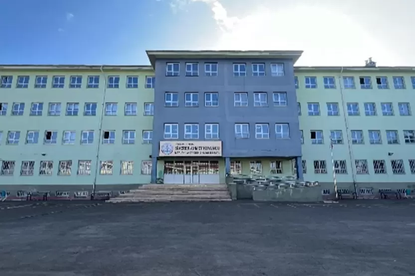 Siverekte lisede silahlı saldırı:16 yaralı