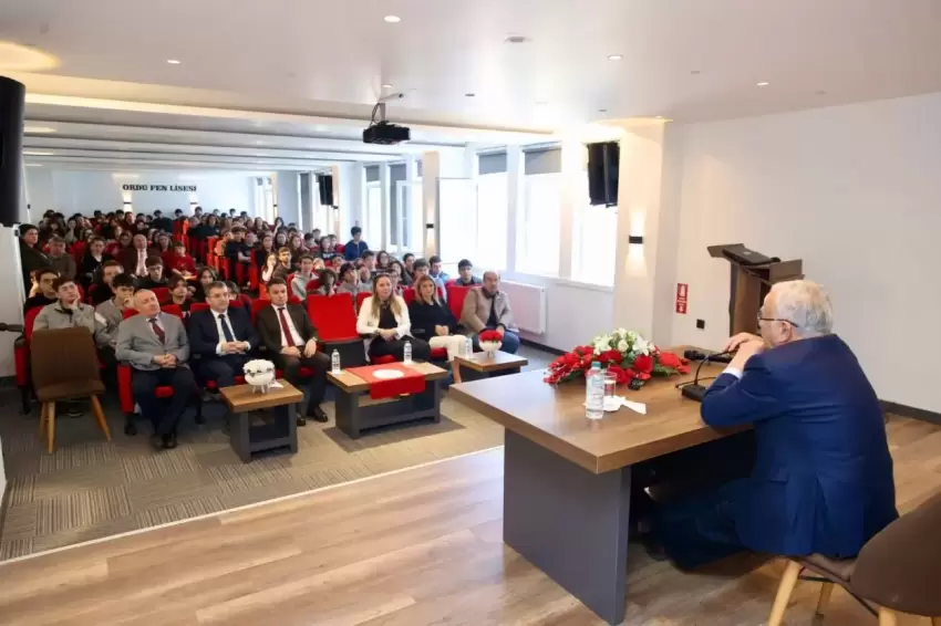 Orduda Başkan Gülerden Fen Lisesinde kariyer söyleşisi