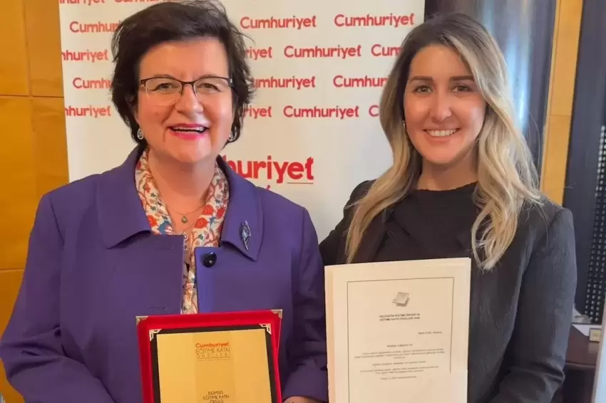 Pfizer Türkiyeye Bilimsel Eğitime Katkı Ödülü