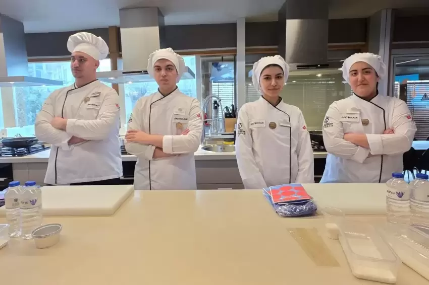 Kocaelide genç şef adayları, işi ustasından öğrendi