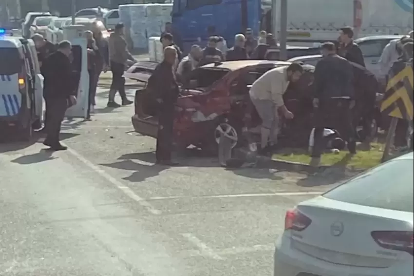 Düzce Olimpiyat Kavşağında trafik kazası: 1 yaralı