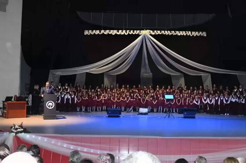 Trabzon'da miniklerden anlamlı sosyal sorumluluk konseri