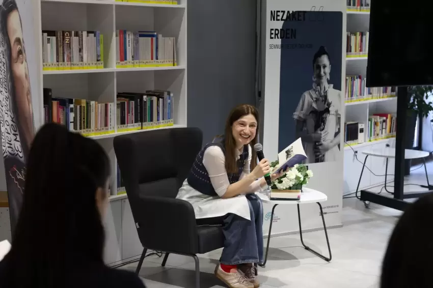 Bursa Nilüfer'de Nezaket Erden, 'Sennur Sezer' şiirleri okudu