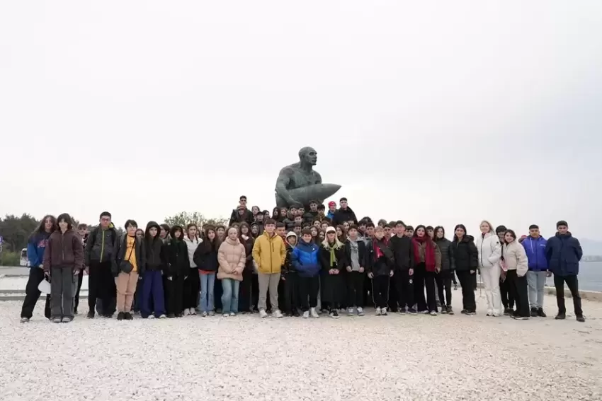 İstanbul Maltepeli öğrencilerden Çanakkale'ye duygusal ziyaret