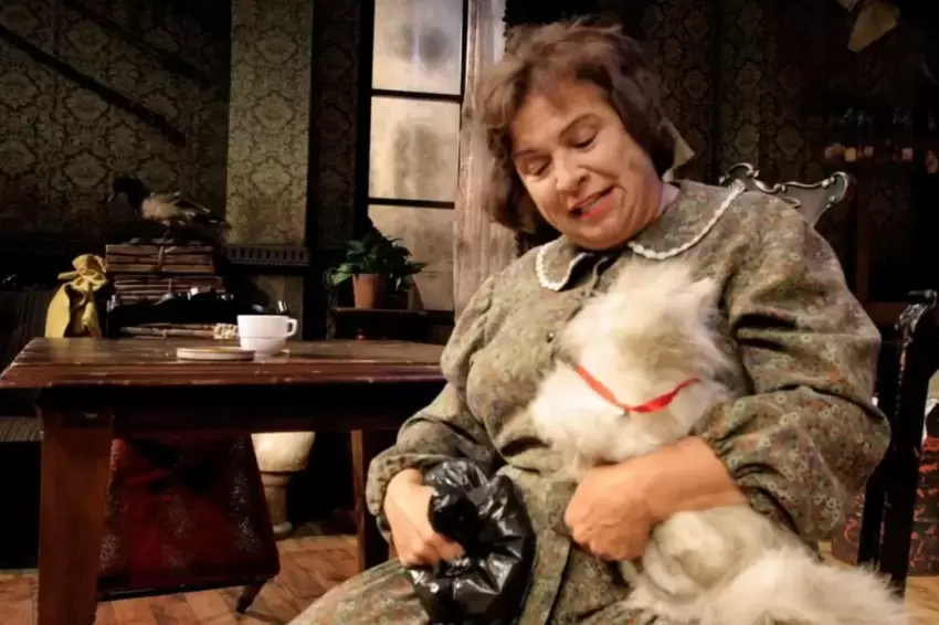 Türk tiyatrosunun usta ismi Feyha Çelenk vefat etti