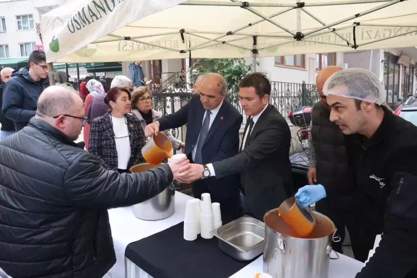 Bursa'da Başkan Aydın'ın Cuma durağı Muradiye Mahallesi oldu