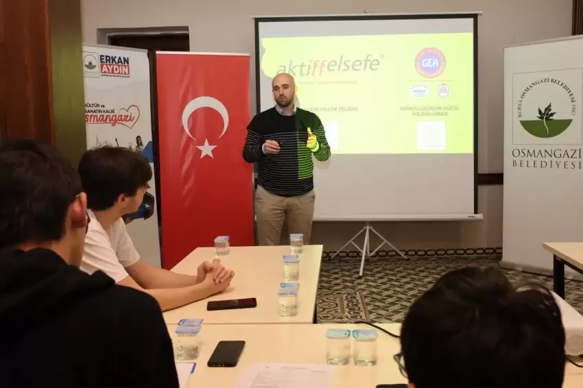 Gençler Osmangazi'nin ışığında doğru bilginin izini sürüyor