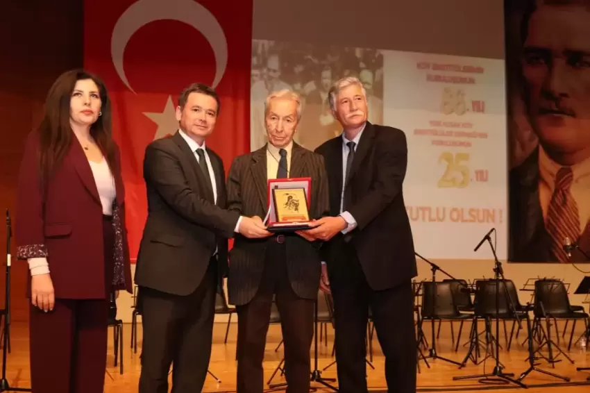 Köy Enstitüleri'nin 86. yılında aydınlanma onur ödülü sahibini buldu