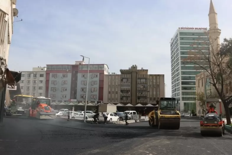 Şanlıurfa'da asfalt çalışmaları tam gaz